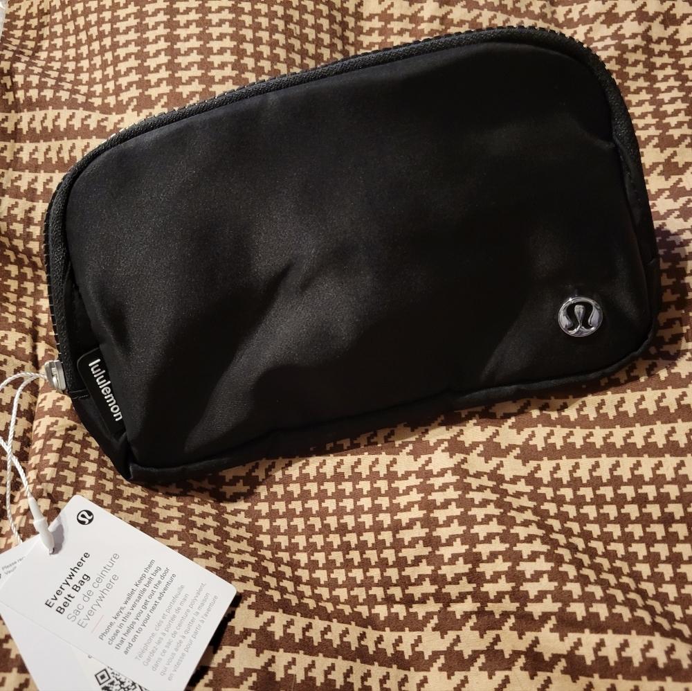 Lululemon Everywhere Belt Bag